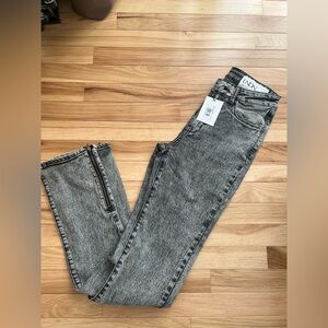 NWT LNDN Grey Denim Jeans with Zipper Detail